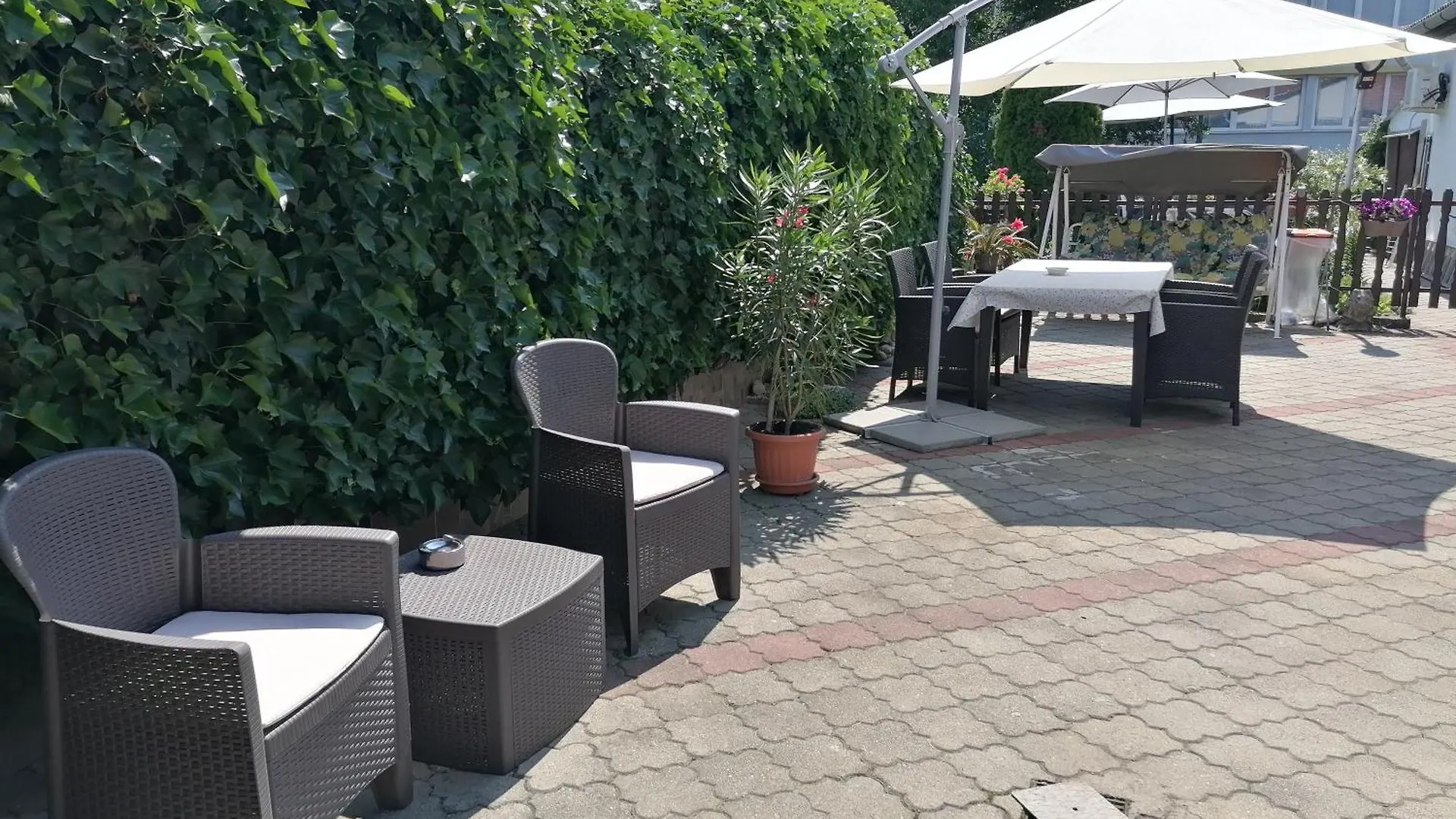 Konukevi Kertesz Vendeghaz Otel Eğri